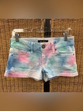 Guess Tie-Dye Denim Shorts – Size 27